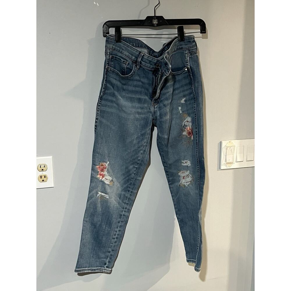 White House Black Market The Straight Crop Women Size 8 Floral Embroidered Jeans
